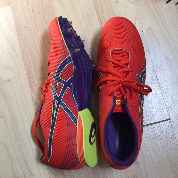 asics mid distance spikes